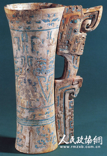 商代嵌绿松石象牙杯 河南省安阳市殷墟妇好墓出土 现藏于中国社会科学院考古研究所_副本 商代嵌绿松石象牙杯 河南省安阳市殷墟妇好墓出土 现藏于中国社会科学院考古研究所_副本