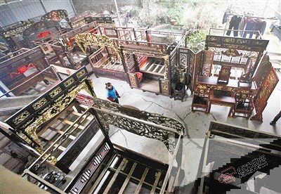 80后耗资数百万买300多张古董床最贵40万（图）