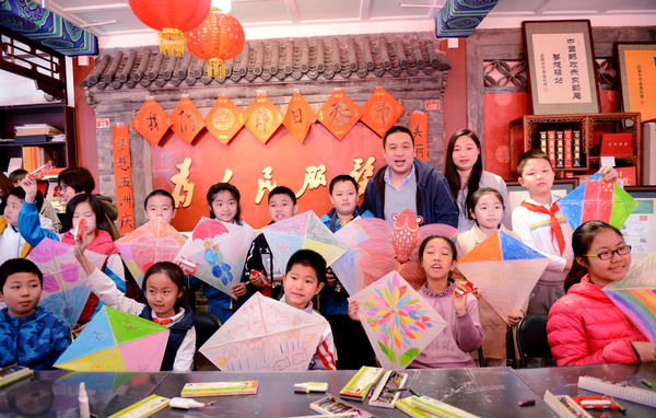 为纪念中国邮政开办120周年，未来邮局特制作发行主题纪念日版“梦想未来信”，并赠予小记者们，寄愿让“风筝”与“未来信”双梦齐飞，助力有梦想的少年们早日成为栋梁之才。