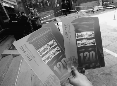 百年邮政信柜迎宾 百年邮政信柜迎宾