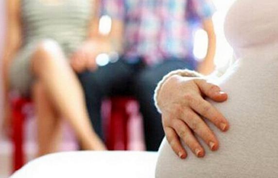 点击图片翻到下一页>> 夫妇赴日找代孕 每次收费近90万元(组图)