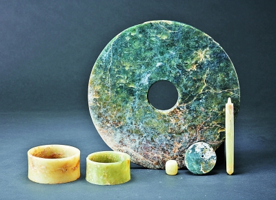 良渚文化墓地发掘的玉器 资料图片 良渚文化墓地发掘的玉器 资料图片