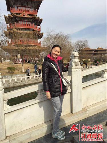 临近毕业，当大多数大学生还在为考研、找工作而努力时，安徽大学化学化工学院2012级的“美女学霸”王一茗，已经陆续收到12所美国名校的博士录取通知书，这其中，就有全美排名第六的UIUC大学?？杀鹨晕把О浴敝换崴蓝潦?，这位22岁的“美女学霸”除了爱泡在实验室，休闲时最爱的还是“看美剧”。