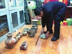 陕西男子自家后院挖出汉墓 盗13件文物被拘 陕西男子自家后院挖出汉墓 盗13件文物被拘