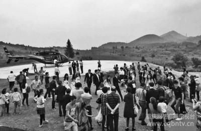 富二代直升机接新娘