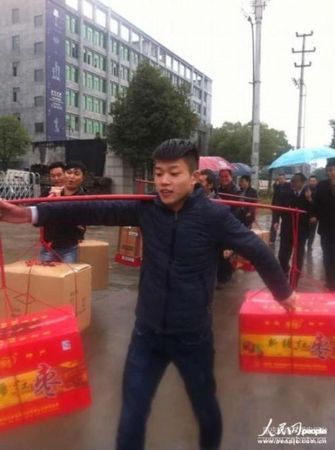 富二代直升机接新娘