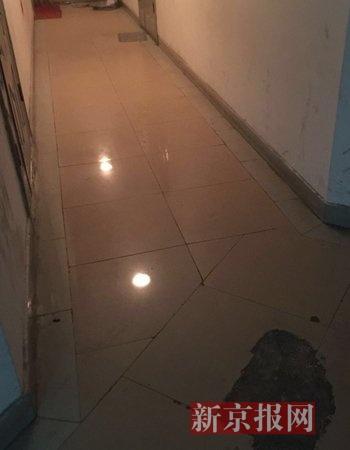 海淀夜宿楼道两老人 今晨已进屋(图)