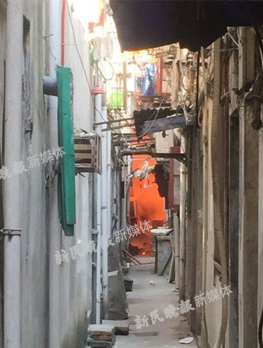 上海热河路一民宅起火 附近幼儿园紧急疏散