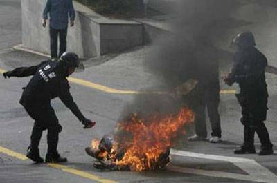 携女加油站自焚(网络配图)