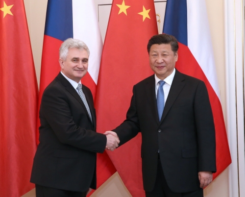 新华社照片，布拉格，2016年3月29日
　　习近平会见捷克参议院主席什捷赫 
　　3月29日，国家主席习近平在布拉格会见捷克参议院主席什捷赫。 
　　新华社记者 庞兴雷 摄
