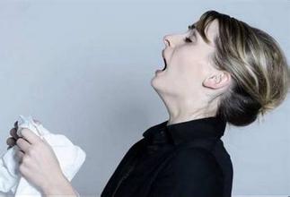 老打喷嚏是怎么回事 打喷嚏要捂着嘴吗？