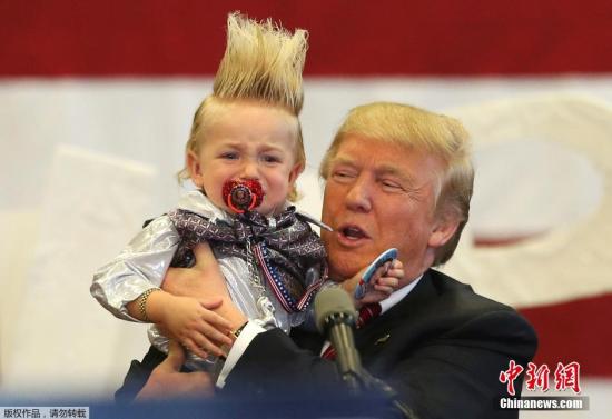 当地时间3月4日，美国共和党总统候选人特朗普在路易斯安那州新奥尔良参加竞选集会。路易斯安那州总统首选将在3月5日进行。