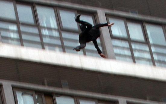 妙龄女子痛哭坠亡 妙龄女子痛哭坠亡