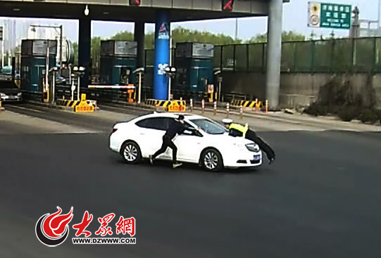 顶行交警被刑拘 顶行交警被刑拘