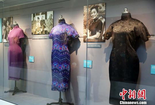 三件宋美龄的旗袍 潘索菲 摄 三件宋美龄的旗袍 潘索菲 摄