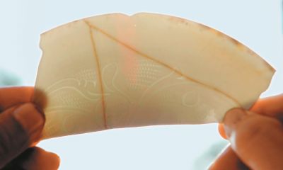 在古窑遗址区出土的精美瓷器残片 在古窑遗址区出土的精美瓷器残片