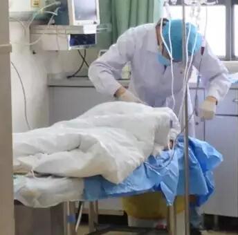 两姐妹被亲戚割喉砍死 嫌疑人双双服毒自杀身亡