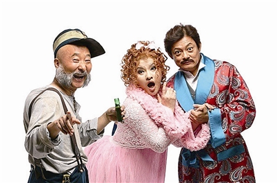 与莫华伦搭档出演《蝙蝠》 与莫华伦搭档出演《蝙蝠》