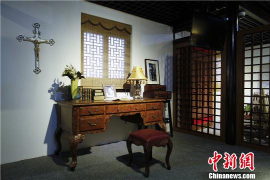 复原后的内史第，重建了前两进宅院和沿街房，恢复了沈树镛时代的框架。其中不但复建了宋氏家族做礼拜的“福音堂”、胡适母子居住的厢房，还集中展示了黄炎培出生的房间、中国交响乐之父黄自曾用过的钢琴等珍贵史料，主体加配套设施面积增至3000多平方米?！」俜?摄