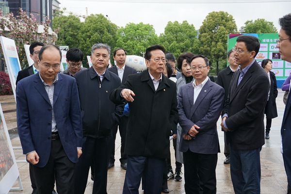 2016041121374377742 2016041121374377742