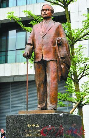 孙中山孙女孙穗芳:卖房为祖父立铜像