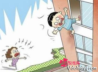 高二男生厕所途中坠亡 翻越栏杆坠落