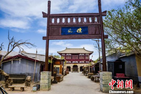敦煌古城“新妆”面世 迎中外影视拍摄热1 敦煌古城“新妆”面世 迎中外影视拍摄热1