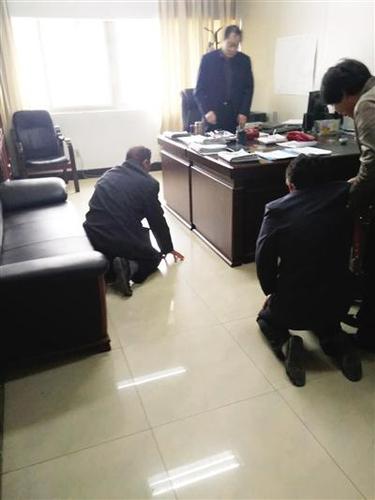 网传老人向副局长下跪晕倒 回应:不属实