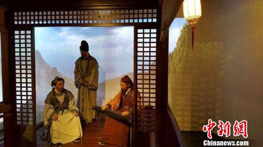 纪念馆里的“三苏父子”展品 刘刚 摄 纪念馆里的“三苏父子”展品 刘刚 摄