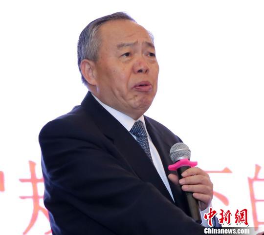 中国PPP研究院理事长、原中共中央政策研究室副主任郑新立做主旨演讲。　钟欣 摄