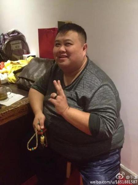 要说收藏品类最齐全，晒的最多的，就得说说胖子孙越了，小潘在他的微博里看到了各式各样的蛐蛐罐、紫砂壶、核桃……
