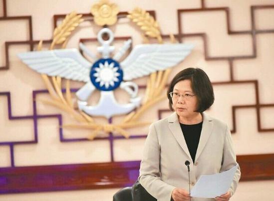 蔡英文首次到“国防部”了解“敌情”