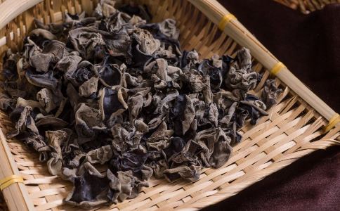黑木耳营养多 但并非越黑越营养