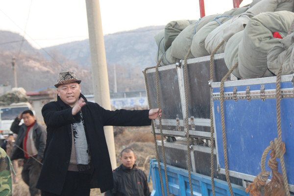 下乡演出在路上 下乡演出在路上