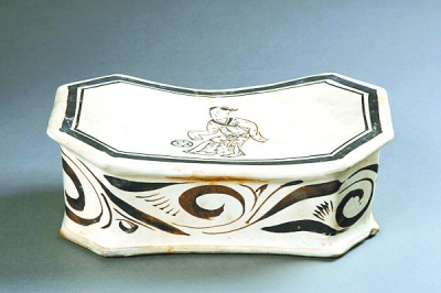 蹴鞠图瓷枕 蹴鞠图瓷枕