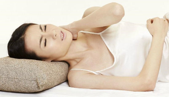 经常落枕是怎么回事？