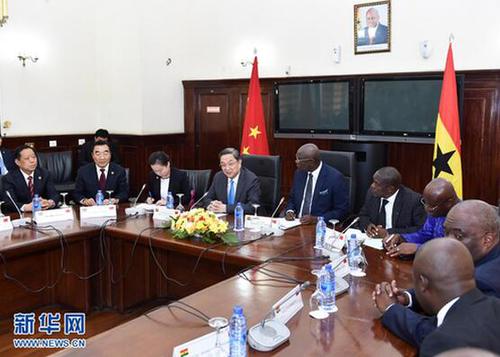 4月18日，正在加纳进行正式友好访问的全国政协主席俞正声在阿克拉同加纳议会议长阿伽霍举行会谈。