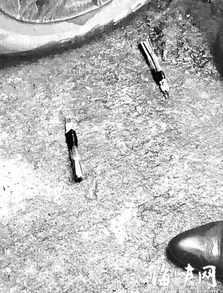 女子当街被人用