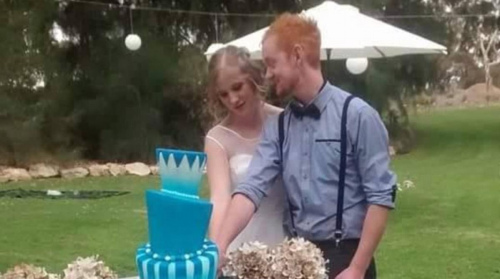 闭眼、模糊、人不全新婚夫妇万元婚纱照囧态百出