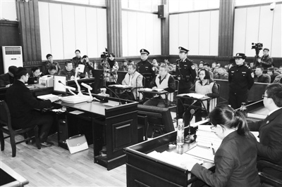 有官员借扶贫“发家”:窝案串案多班子全军覆没