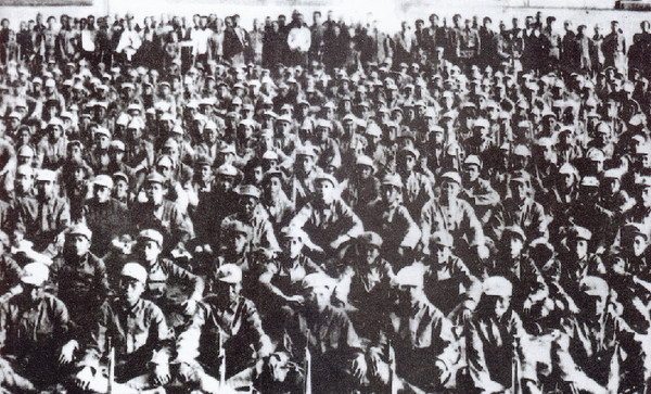 红军战士在长征途中合影 红军战士在长征途中合影