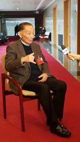 梅葆玖先生接受电视台采访