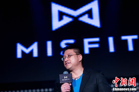 Misfit入Fossil首秀时尚智能穿戴设备新品Ray发布