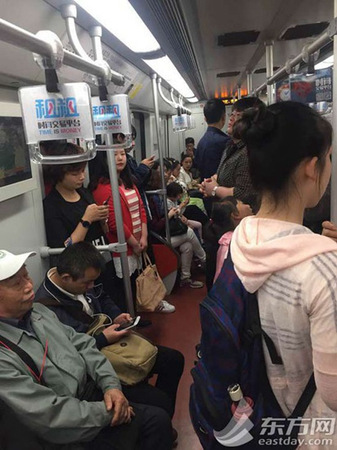 上海迪斯尼迎第一个假日:开门一小时人数破万