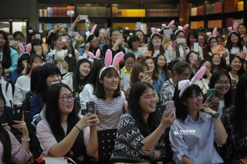 现场粉丝女生居多