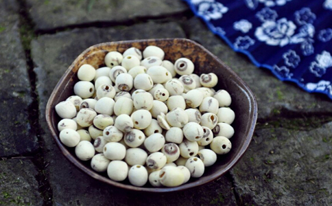 中医推荐:夏季解暑宜吃莲子粥