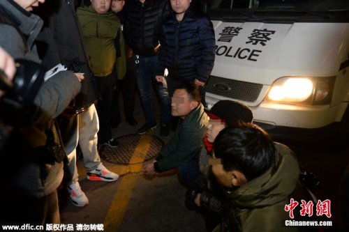 资料图：2016年1月海淀警方在空军总医院抓获6名号贩子。 图片来源：京华时报-东方IC 版权作品 请勿转载