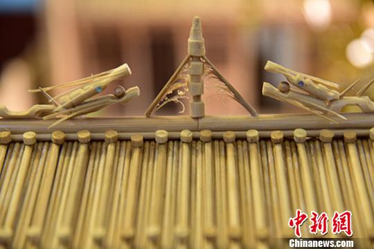 竹签版“春秋祠”的屋顶。　苏忠国　摄