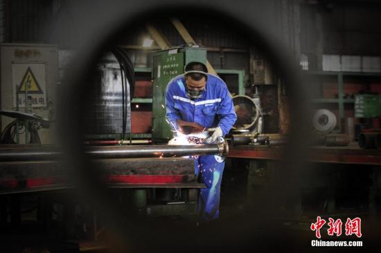 资料图 工人 陈骥旻 摄 资料图 工人 陈骥旻 摄