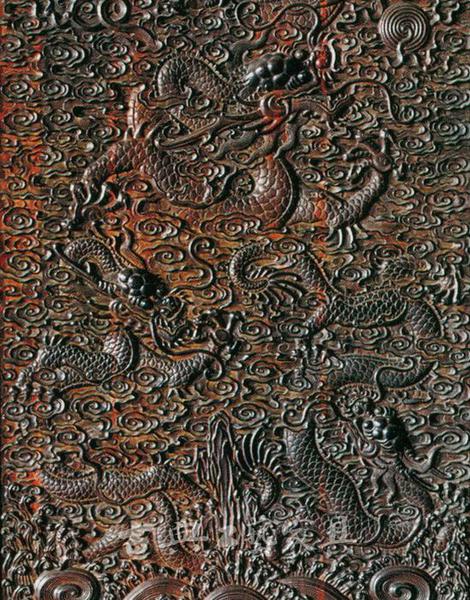 图1-2 紫檀雕云龙纹顶竖大柜(故宫博物院藏)